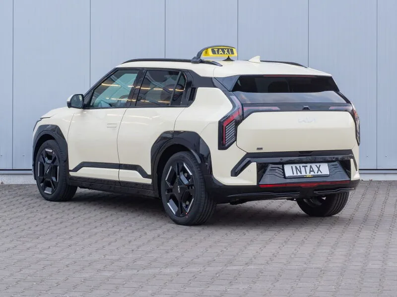 Kia EV3 als Taxi – INTAX Umbau, Heckansicht links