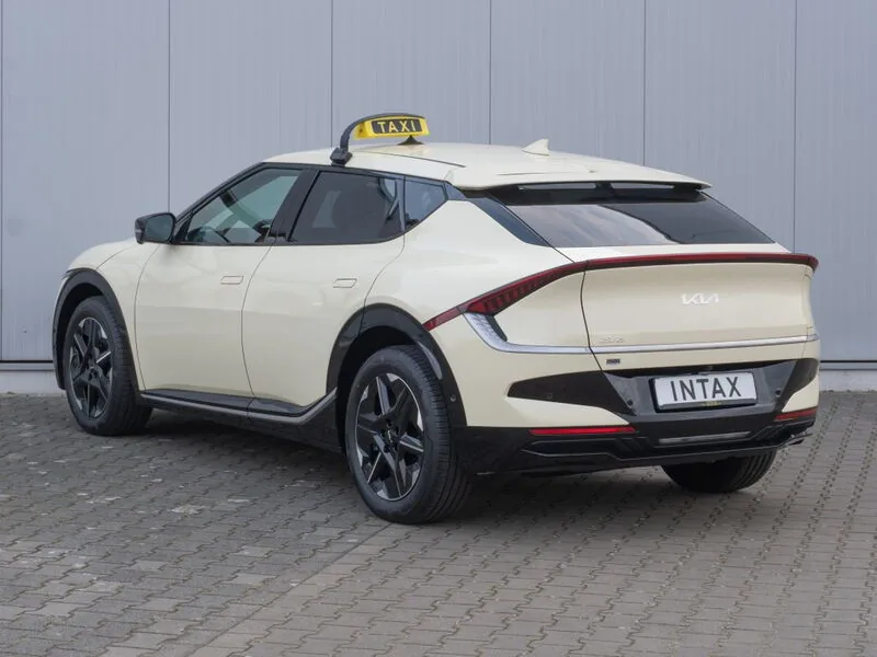Kia EV6 als Taxi – INTAX Umbau, Heckansicht links